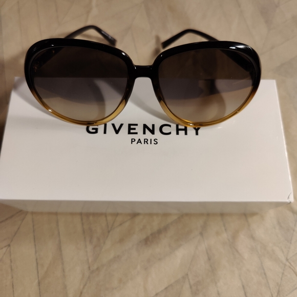 Givenchy Avator Sunglasses - Picture 1 of 7